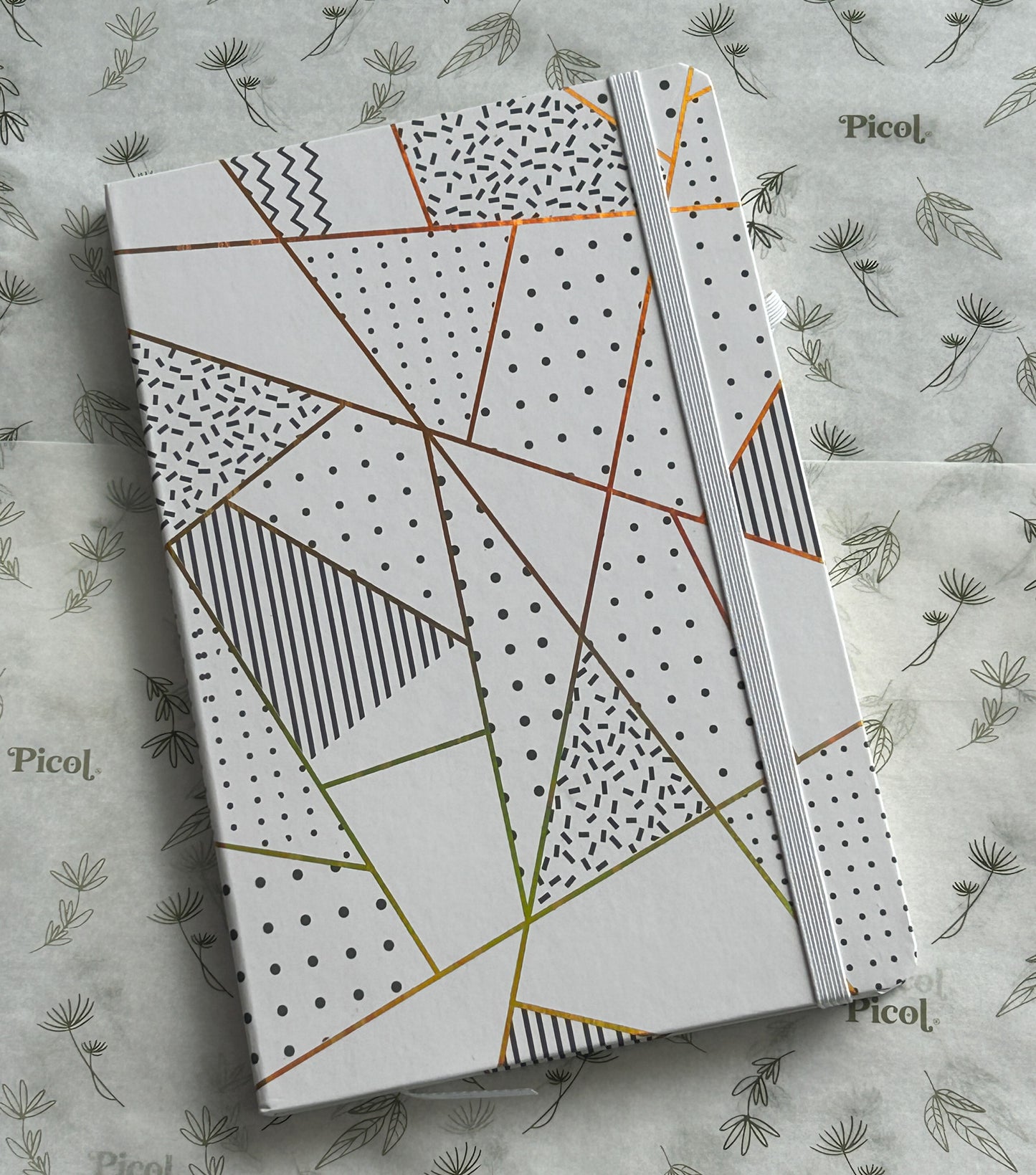 Libreta raya triangulos blanca 14x21.5 pasta dura